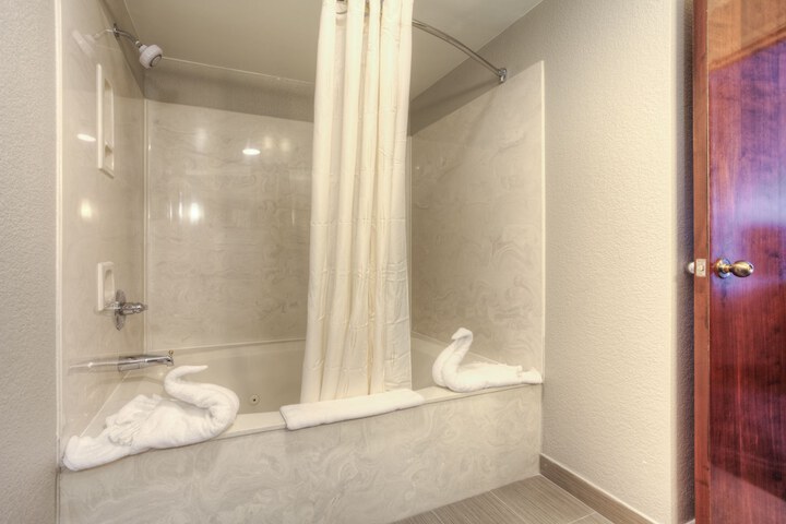 Comfort Suites Pineville - Ballantyne Area