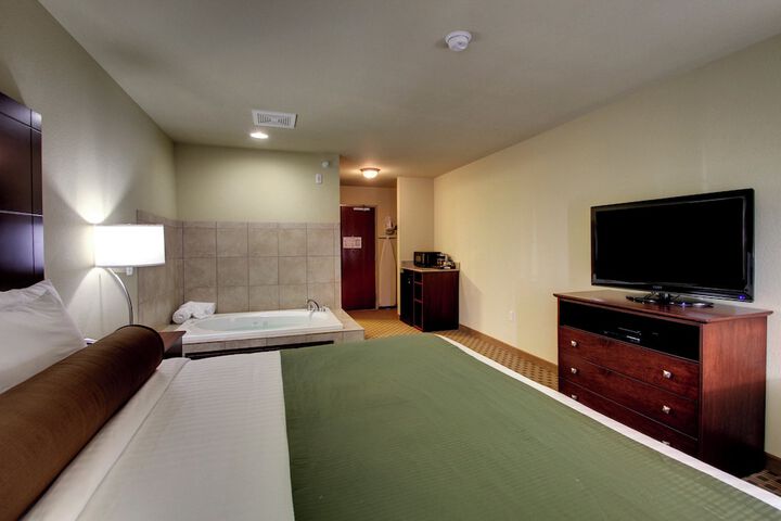Cobblestone Hotel & Suites - Newton