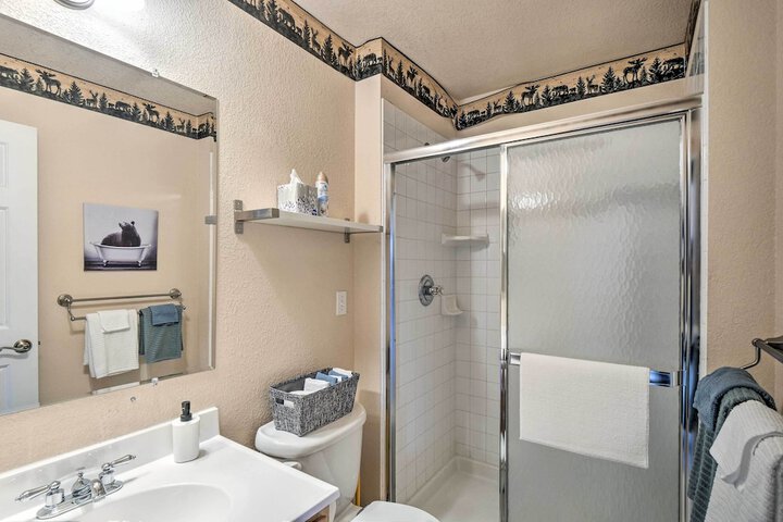 Grand Jefferson Home w / Stunning Mtn Views!