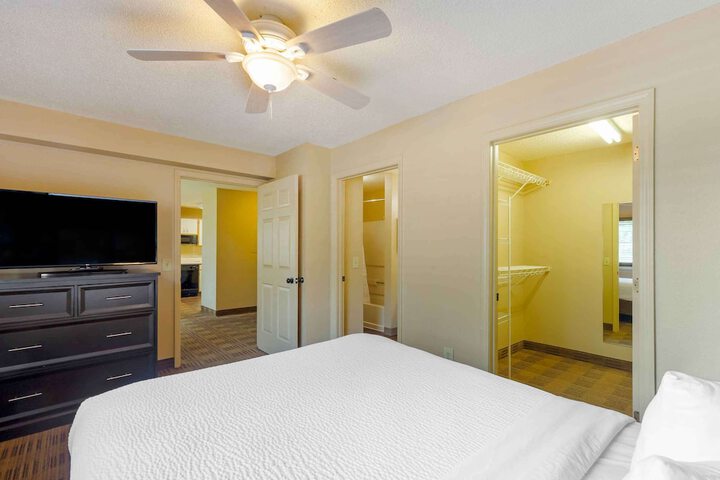 Room 14 of 35