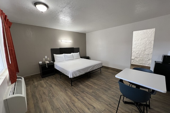 Room 21 of 32