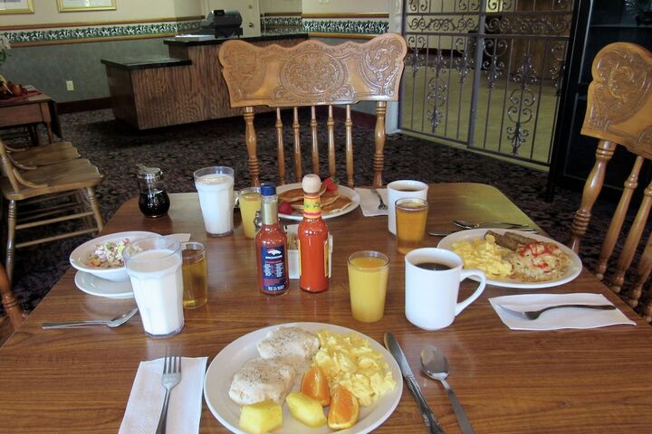 Dining 40 of 46
