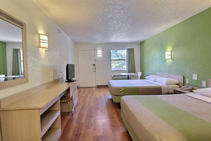 Room 17 of 40