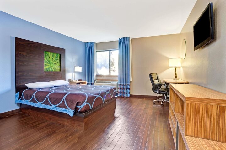 Room 17 of 19