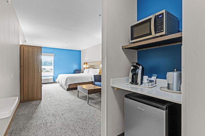 Holiday Inn Express Hotel & Suites Carneys Point by IHG
