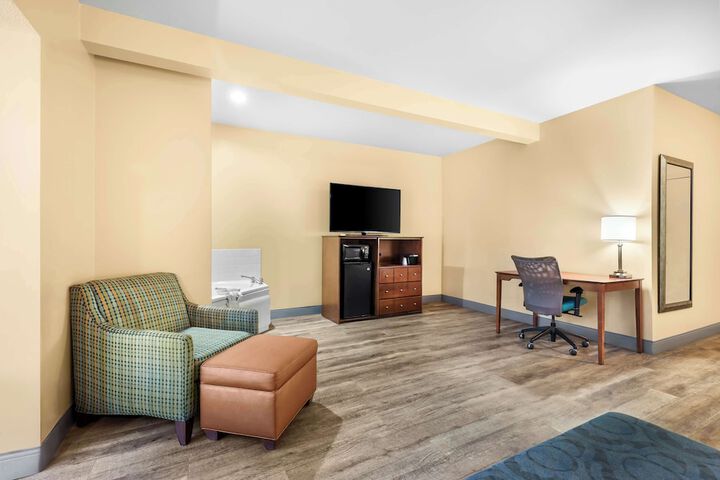 Room 25 of 33