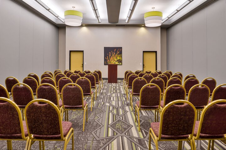 Holiday Inn Express & Suites Elk Grove Central - Hwy 99 by IHG