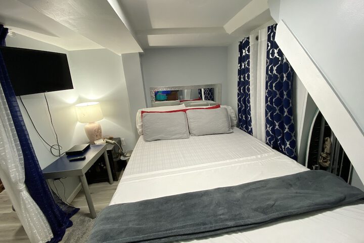 Nice 2 bedroom Apt With Patio