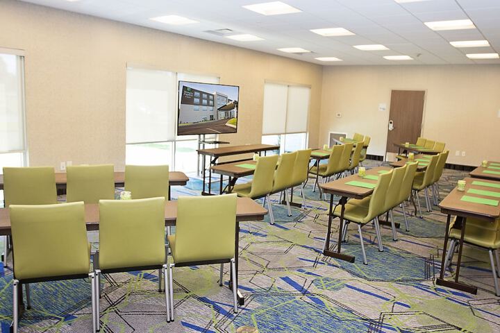 Holiday Inn Express & Suites Greenwood Mall by IHG