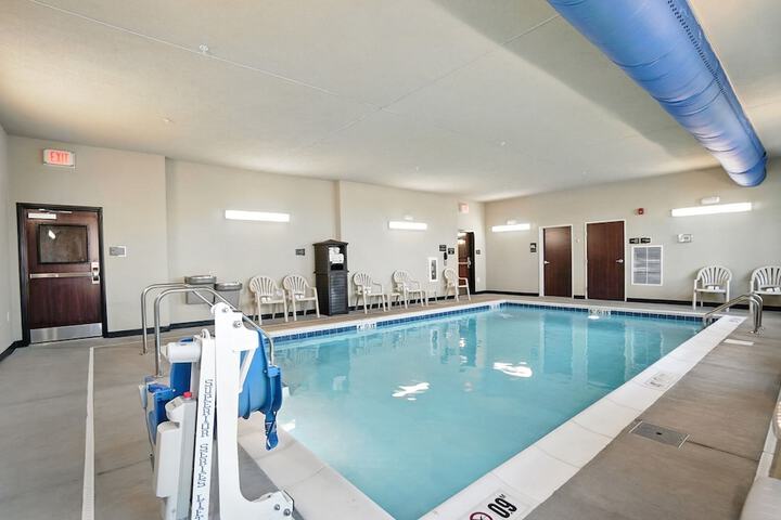 Cobblestone Hotel & Suites-Bellefontaine