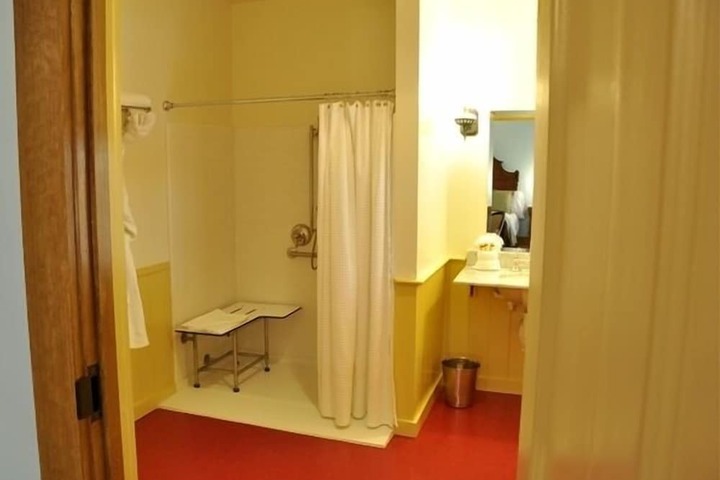 Room 28 of 72