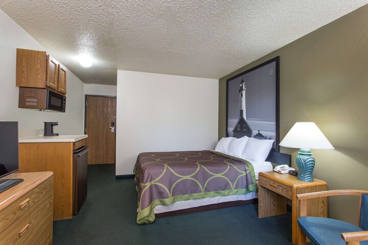 Room 7 of 14