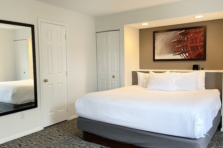 Room 8 of 18