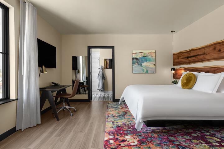Room 17 of 32