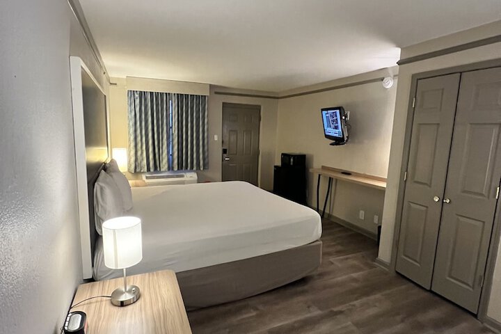 Room 43 of 62