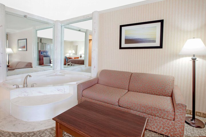 Room 16 of 19