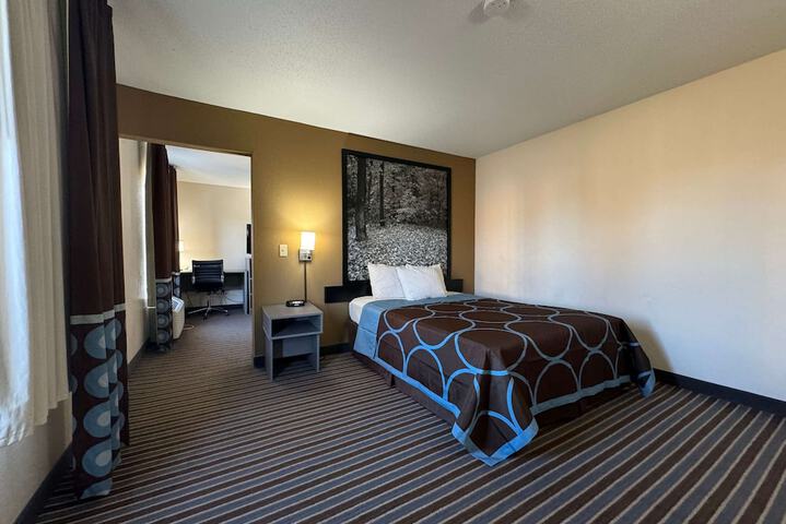 Room 8 of 35