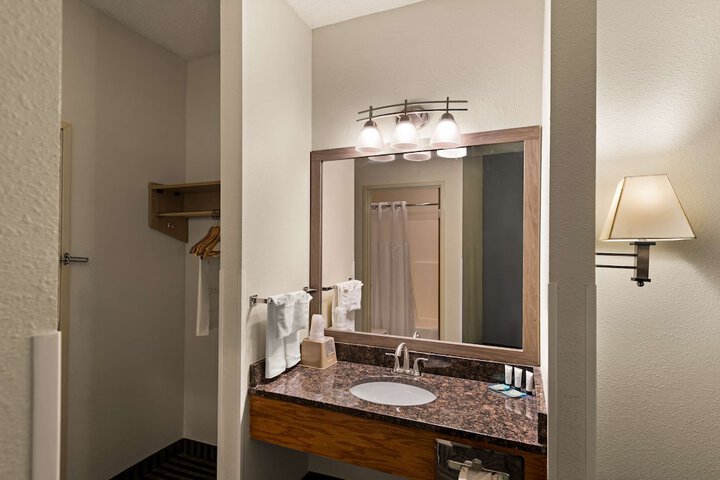 Red Lion Inn & Suites Gretna - Omaha SW
