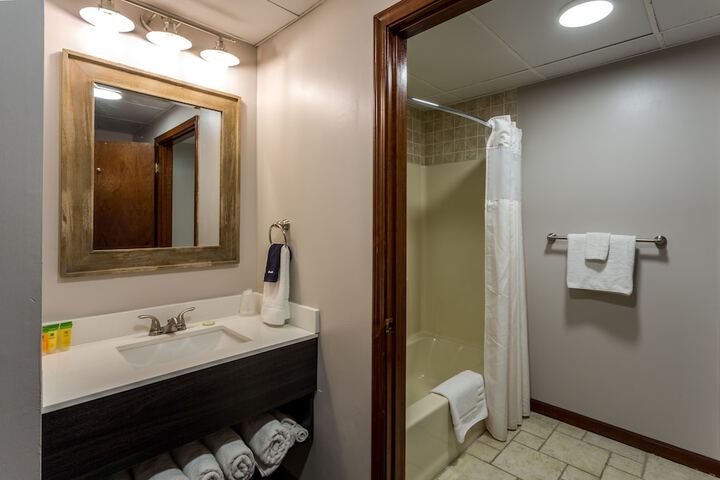 Room 73 of 106