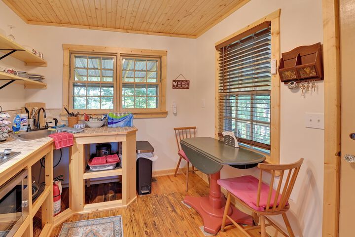 Cozy Beattyville Cabin w / Fire Pit