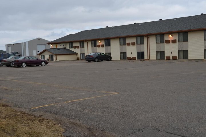 Super 8 by Wyndham Devils Lake