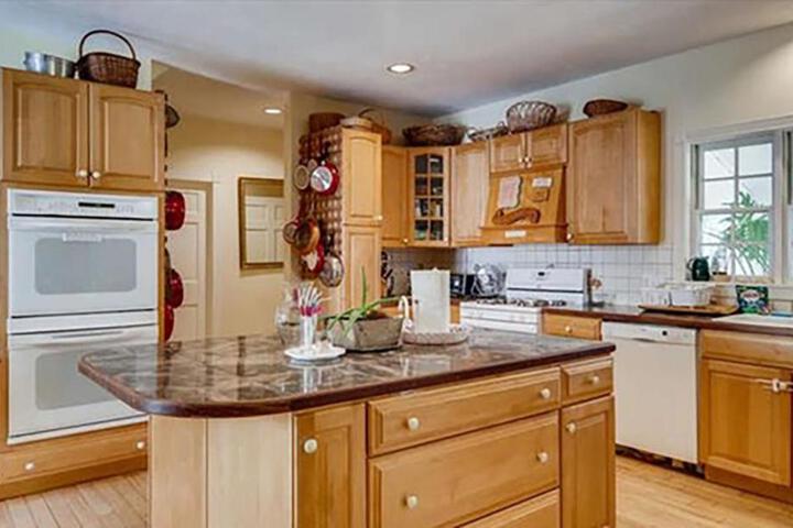 West Tisbury Inn