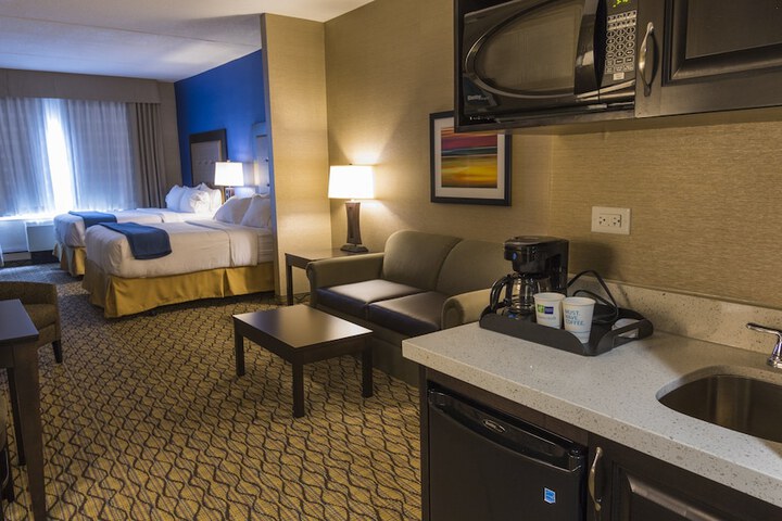 Holiday Inn Express & Suites Thunder Bay by IHG