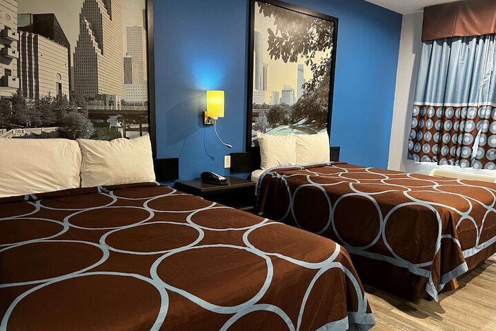 Room 12 of 32