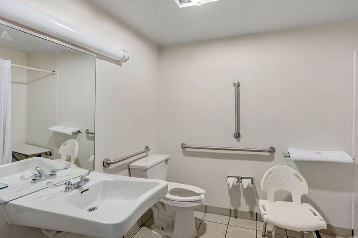 Room 8 of 32