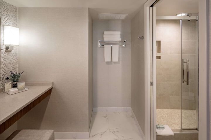 The Rushmore Hotel & Suites BW Premier Collection