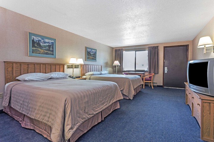 Room 8 of 16
