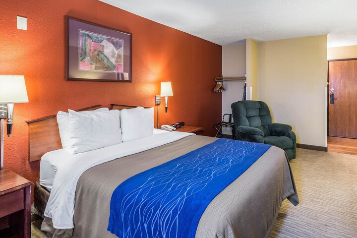 Room 10 of 26