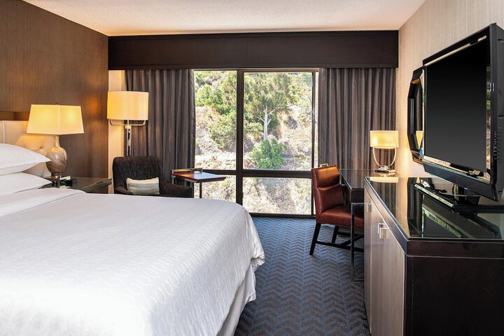 Room 43 of 114