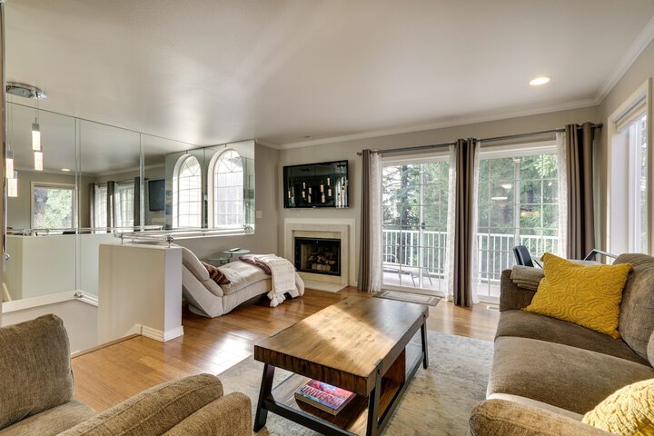 Lake Oswego Home w / Deck 9 Mi to Downtown Portland