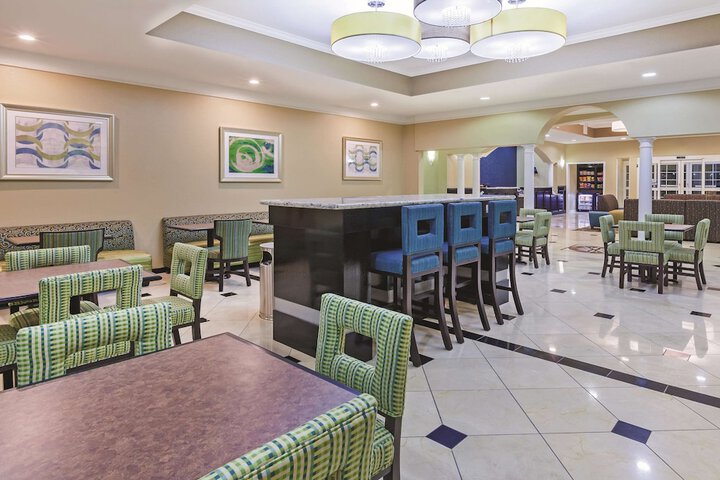 La Quinta Inn & Suites by Wyndham Pearland - Houston South