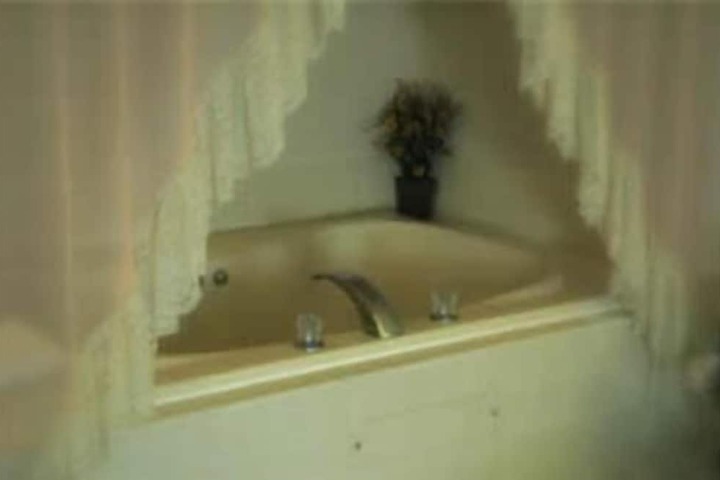 Room 6 of 11