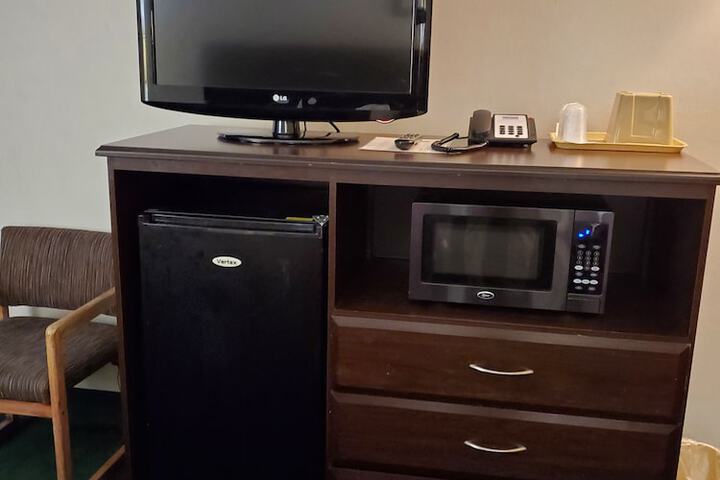 Room 16 of 38