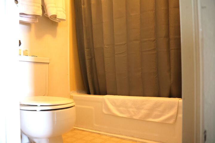 Room 32 of 42