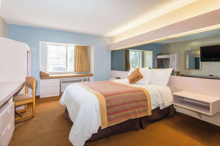 Room 15 of 19