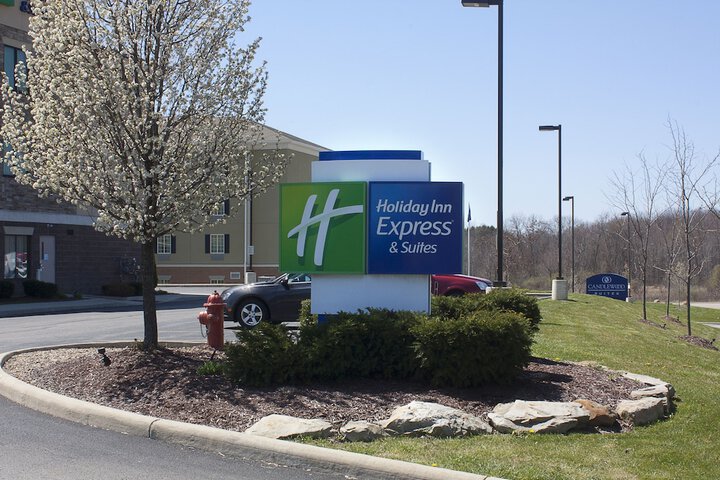 Holiday Inn Express & Suites Youngstown West - Austintown by IHG