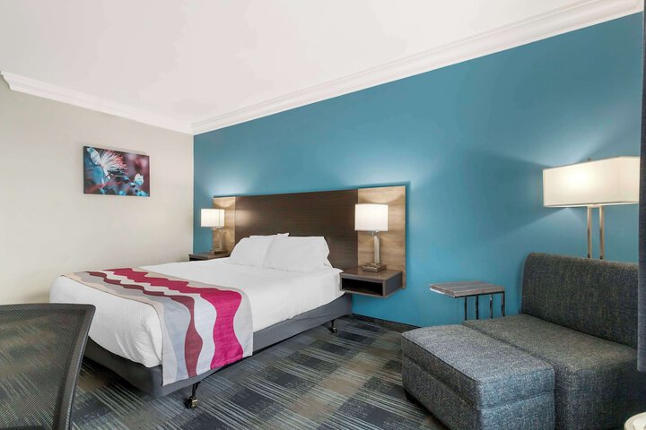 Room 37 of 49