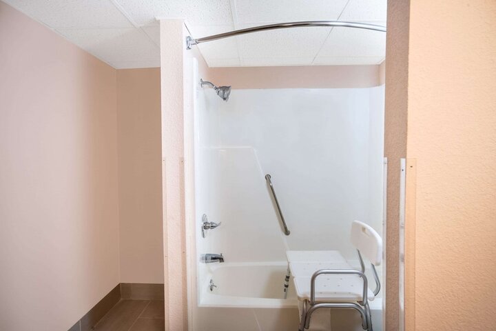 Room 16 of 28