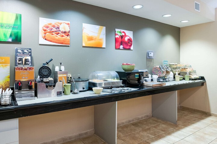 Breakfast/Coffee Service 68 of 72