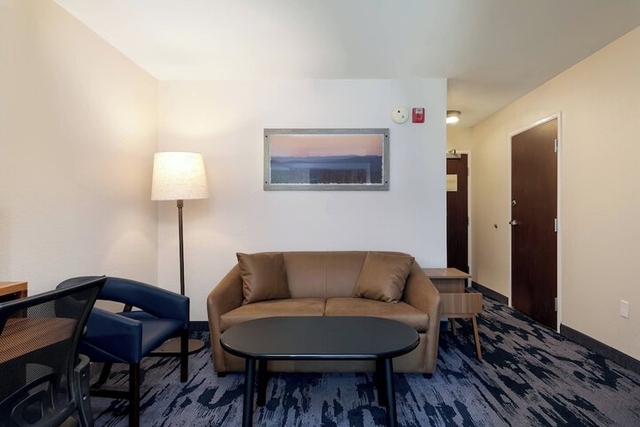 Room 27 of 40