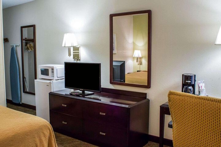 Room 32 of 64