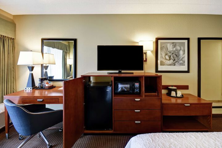 Room 27 of 38