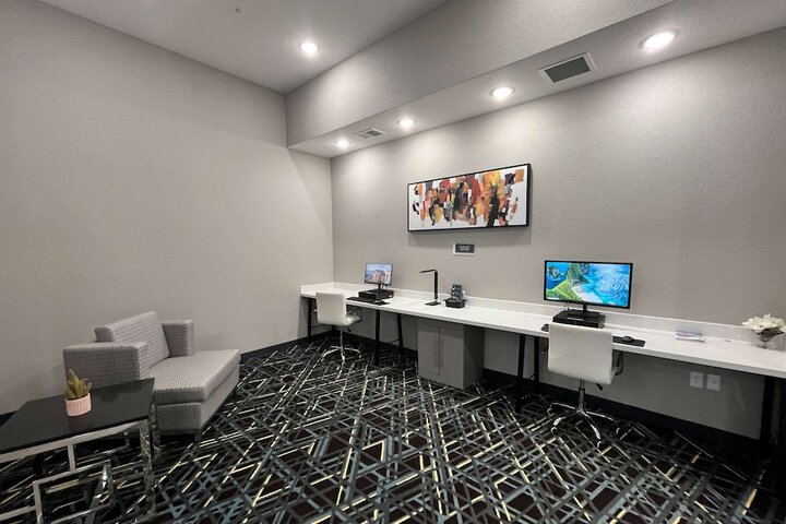 Business Center 53 of 57