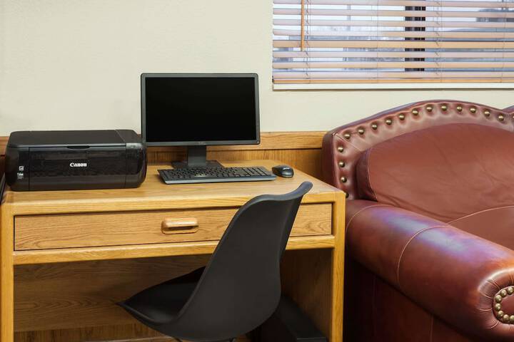 Business Center 18 of 18