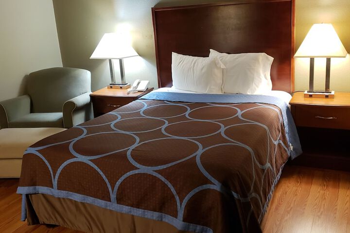 Room 12 of 18