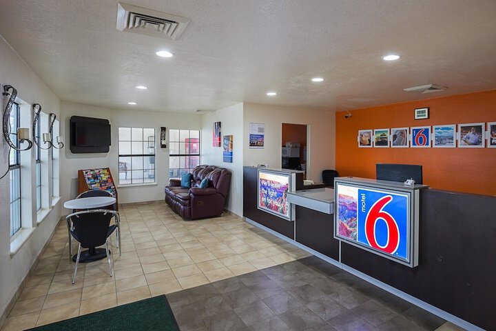 Motel 6 Madisonville TX